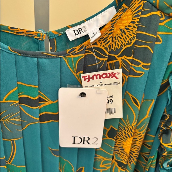 DR2 Teal Floral Blouse - Picture 2 of 4